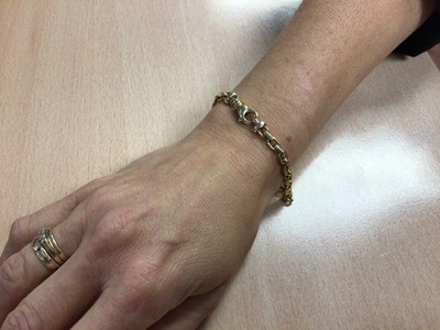 Lot 47 - Heavy 18ct yellow gold bracelet with mariner style links