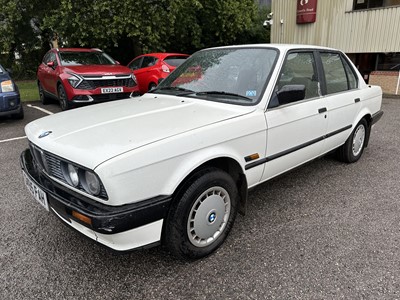 Lot 2 - 1990 BMW 318i, 4 door saloon, 1796cc engine, reg. no. G495 PAH, finished in white with a velour interior, MOT expired 29th October 2020. Supplied with V5, keys and book pack. (Subject to 12% buyers...
