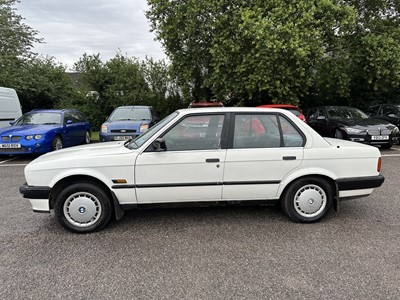 Lot 2 - 1990 BMW 318i, 4 door saloon, 1796cc engine, reg. no. G495 PAH, finished in white with a velour interior, MOT expired 29th October 2020. Supplied with V5, keys and book pack. (Subject to 12% buyers...