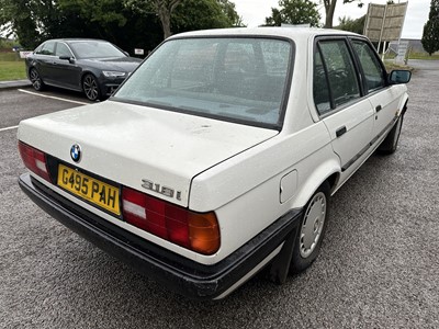 Lot 2 - 1990 BMW 318i, 4 door saloon, 1796cc engine, reg. no. G495 PAH, finished in white with a velour interior, MOT expired 29th October 2020. Supplied with V5, keys and book pack. (Subject to 12% buyers...