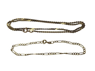 Lot 36 - Group of 9ct gold jewellery to include a torque bangle, a gold charm bracelet, two wedding rings, bracelet and chain