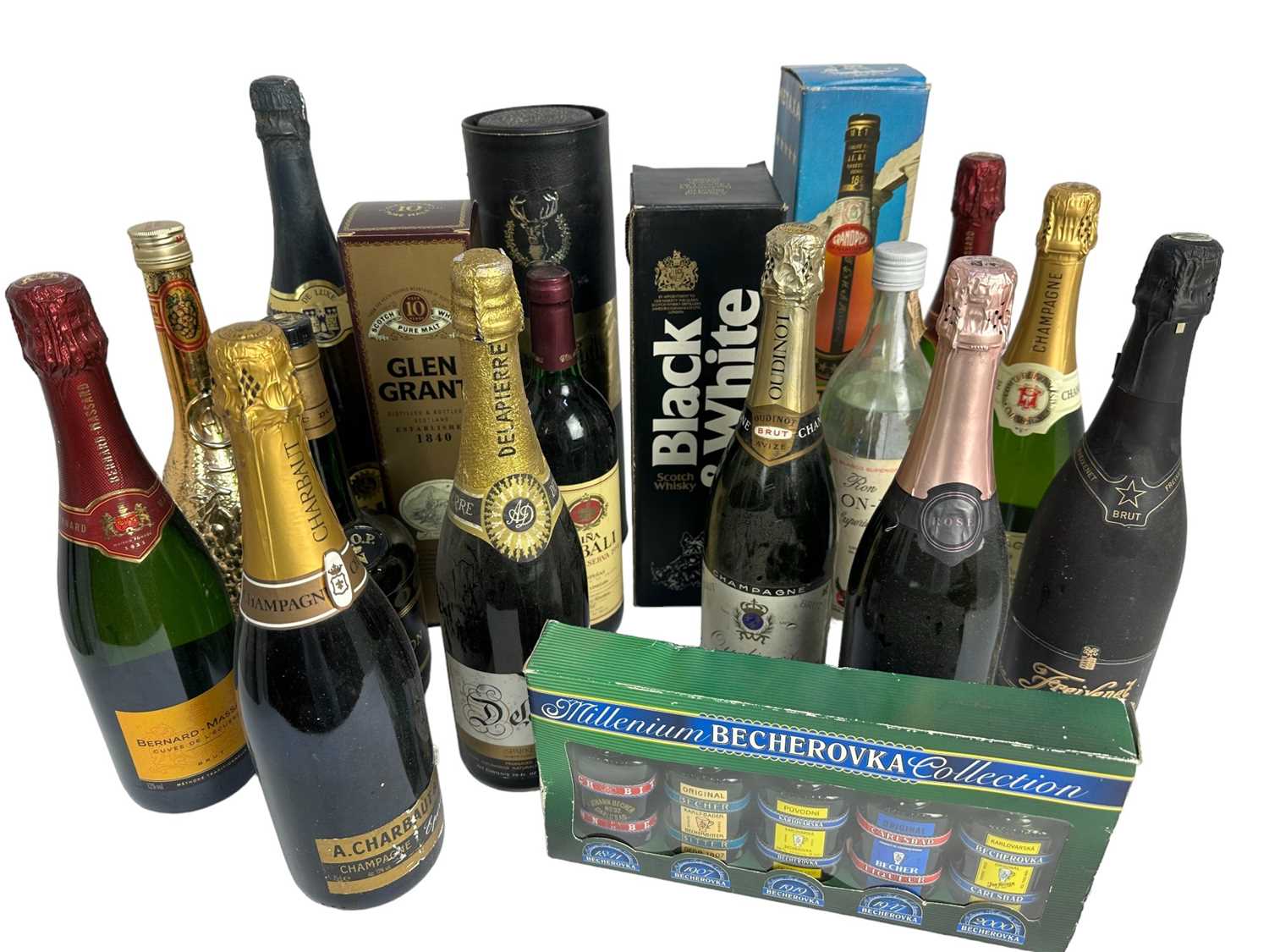 Lot 55 - Mixed group to include, Black & White whisky, Glen Grant 10 year old, boxed Metaxa, assorted champagnes and other bottles