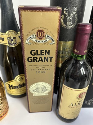 Lot 55 - Mixed group to include, Black & White whisky, Glen Grant 10 year old, boxed Metaxa, assorted champagnes and other bottles