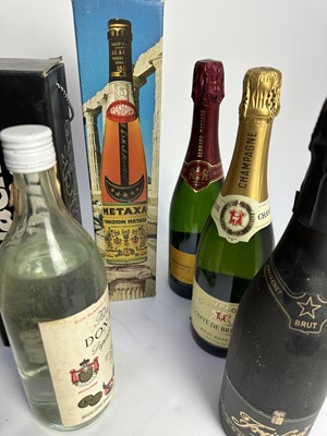 Lot 55 - Mixed group to include, Black & White whisky, Glen Grant 10 year old, boxed Metaxa, assorted champagnes and other bottles
