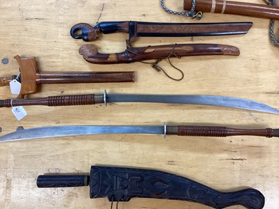 Lot 935 - Collection of knives to include a Malayan Kris and a Divers type knife (qty)