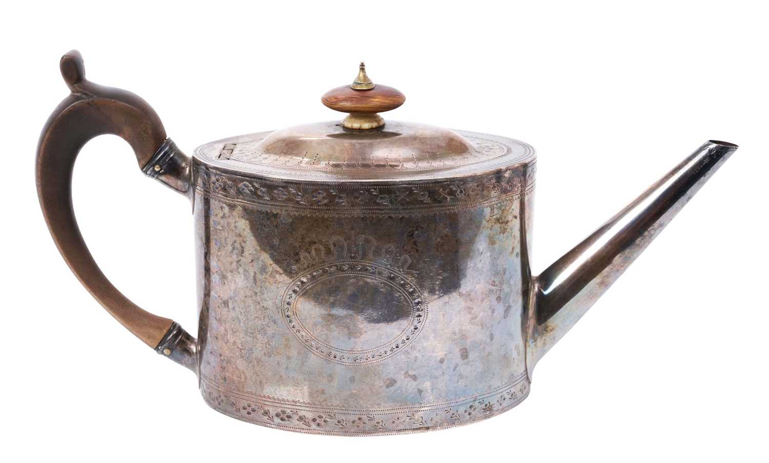 Lot 213 - George III silver teapot