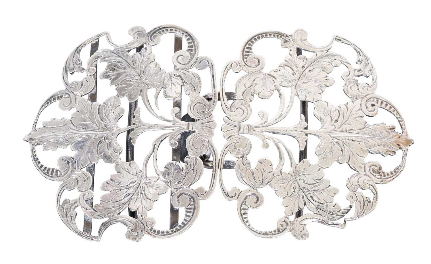 Lot 276 - Silver mounted purse and silver nurses buckle