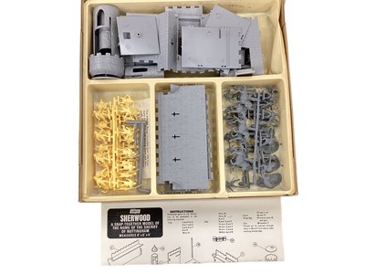 Lot 120 - Airfix HO OO scale Snap Together Sherwood Playset, boxed 1685 & Robin Hood & Sheriff of Nottingham Soldiers (blue box)(3)