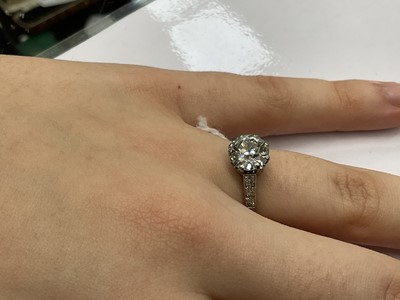 Lot 447 - Diamond single stone ring