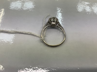 Lot 447 - Diamond single stone ring
