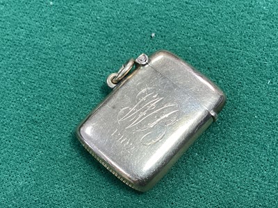 Lot 1 - Late Victorian gold 9ct Vesta case with engraved 'WB' monogram and date'1902' (Birmingham 1898) 35mm x 23mm, 10 grams