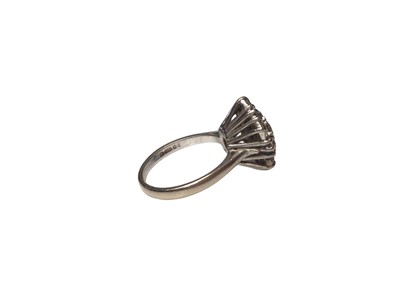 Lot 531 - 1970s diamond cluster ring