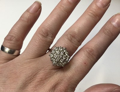 Lot 531 - 1970s diamond cluster ring