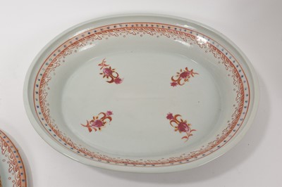 Lot 73 - Chinese export oval tureen, cover and stand, 20th century