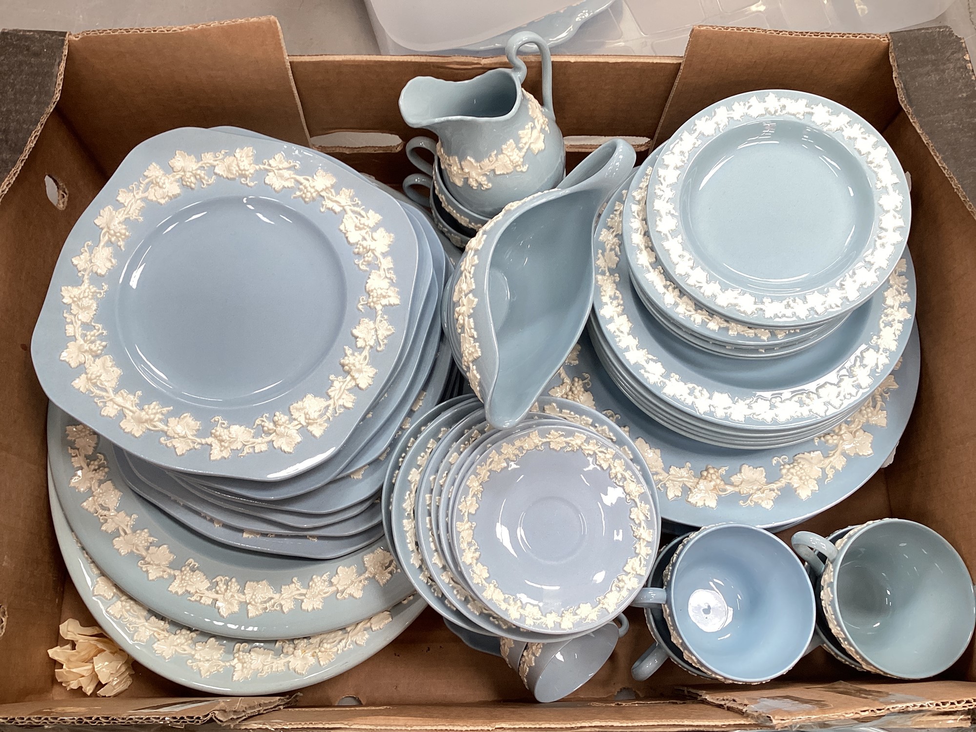 Lot 1337 - Extensive Wedgwood Queensware tea and