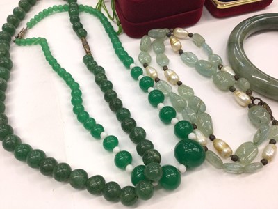 Lot 28 - Group of jade/ green hardstone jewellery