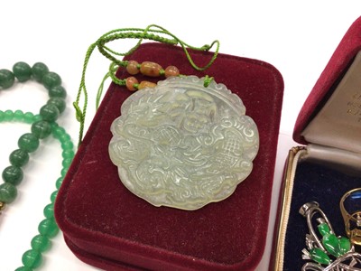 Lot 28 - Group of jade/ green hardstone jewellery