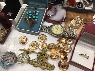 Lot 69 - Group of silver jewellery including a white metal deer plaque brooch, costume jewellery and a collection of military badges and buttons