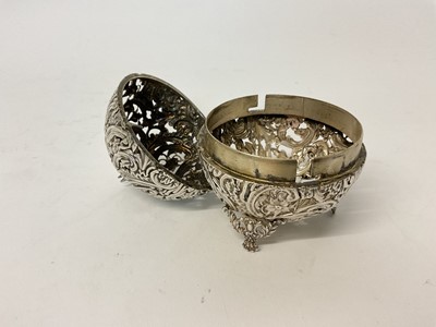 Lot 41 - Late 19th century Dutch silver string holder