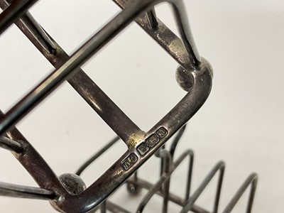 Lot 82 - Pair of Edwardian silver four-division toast rack, Sheffield 1905 (Harry Atkin), 7.5cm high