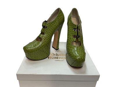 Lot 2072 - Vivienne Westwood Iconic Shoes Elevated Gillie Green Croc Size 6, brand new, boxed plus pink soft dust bag. size 6.
