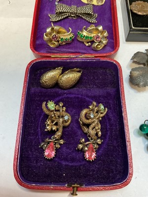 Lot 141 - Vintage American Coro brooch/clip in the form of grapes, French leaf brooch with simulated pearls signed A.F, together with a group of vintage earrings