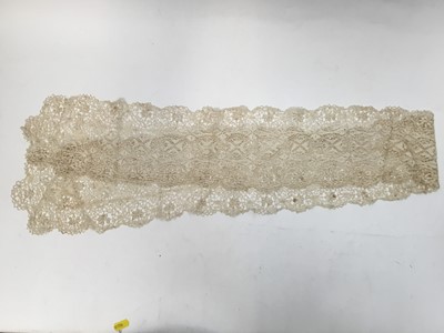 Lot 2114 - Box of antique lace