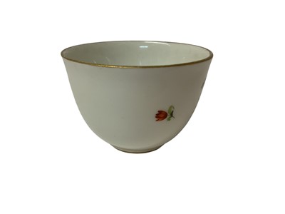 Lot 153 - 18th century Loosdrecht porcelain tea bowl with with ornithological bird decoration