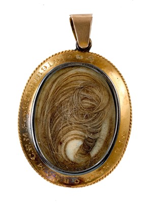 Lot 536 - Good quality Victorian gold, enamel and banded agate mourning locket