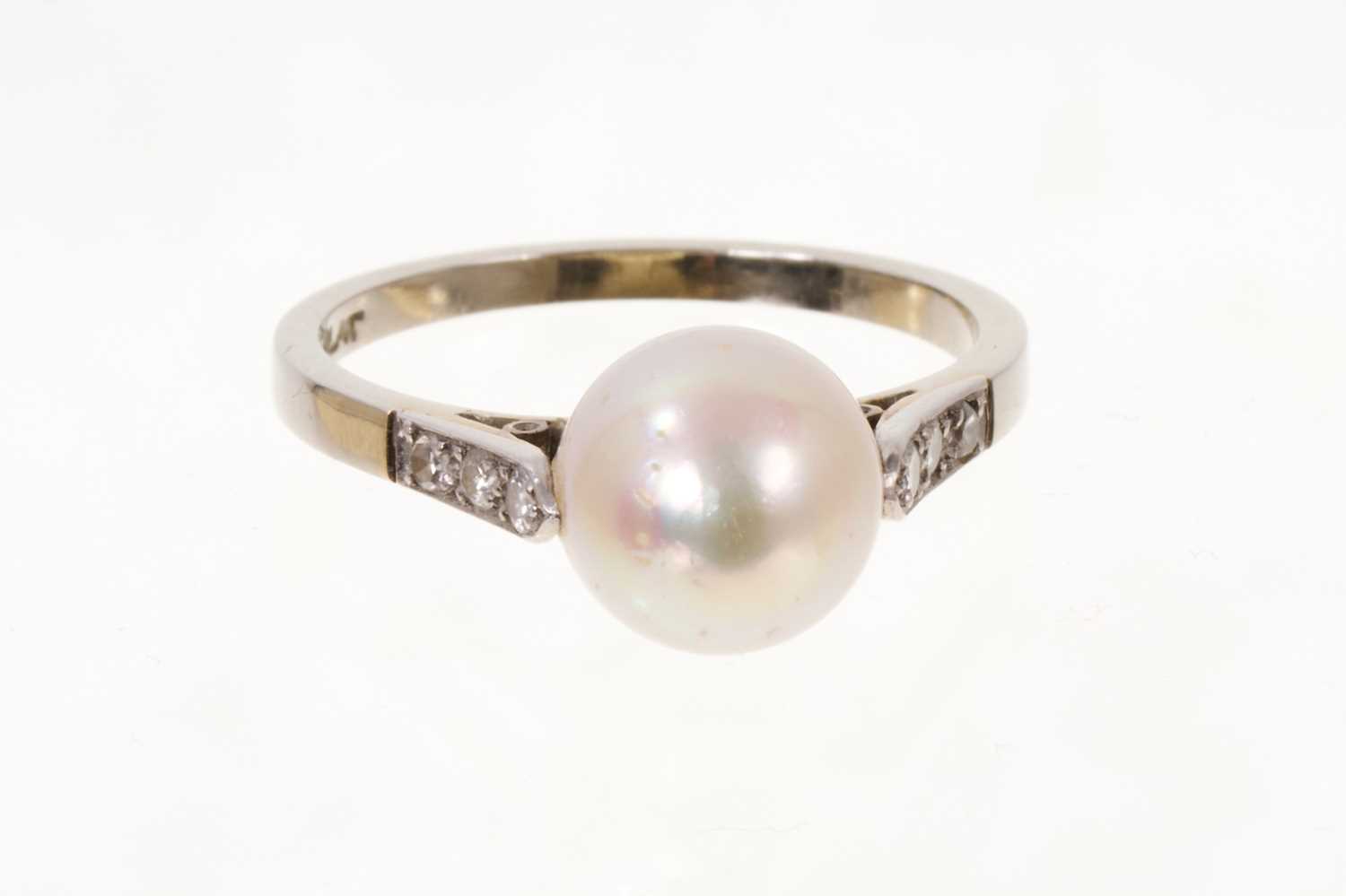 Lot 538 - Cultured pearl and diamond ring with an 8.5mm pearl (not tested for natural origin) with diamond-set platinum shoulders on 18ct white gold shank