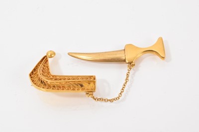 Lot 541 - Group of jewellery to include a Victorian seal on chain, a Victorian turquoise and seed pearl heart-shaped locket on chain and an eastern gold/yellow metal jambiya brooch