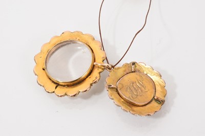 Lot 514 - George III gold enamel, diamond and seed pearl pendant