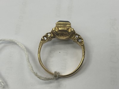 Lot 504 - Antique Renaissance emerald and gold ring, possibly 16th/17th century