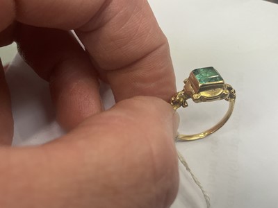 Lot 504 - Antique Renaissance emerald and gold ring, possibly 16th/17th century