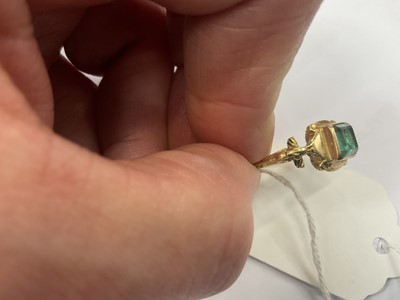 Lot 504 - Antique Renaissance emerald and gold ring, possibly 16th/17th century