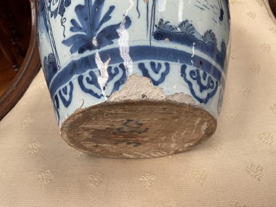 Lot 28 - Antique delftware vase