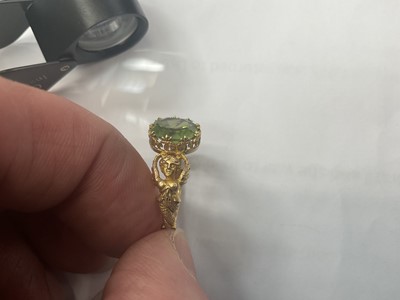 Lot 498 - Fine quality antique Renaissance-style gold and peridot ring