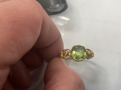 Lot 498 - Fine quality antique Renaissance-style gold and peridot ring