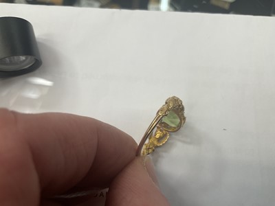 Lot 498 - Fine quality antique Renaissance-style gold and peridot ring