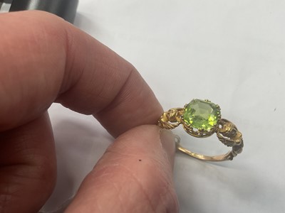 Lot 498 - Fine quality antique Renaissance-style gold and peridot ring