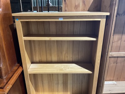 Lot 51 - Contemporary light oak open bookcase, 96.5cm wide, 31cm deep, 155.5cm high