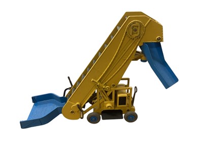 Lot 1516 - Dinky Supertoys Elevator Loader, boxed (taped) No.964 (1)