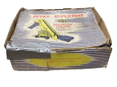 Lot 1516 - Dinky Supertoys Elevator Loader, boxed (taped) No.964 (1)