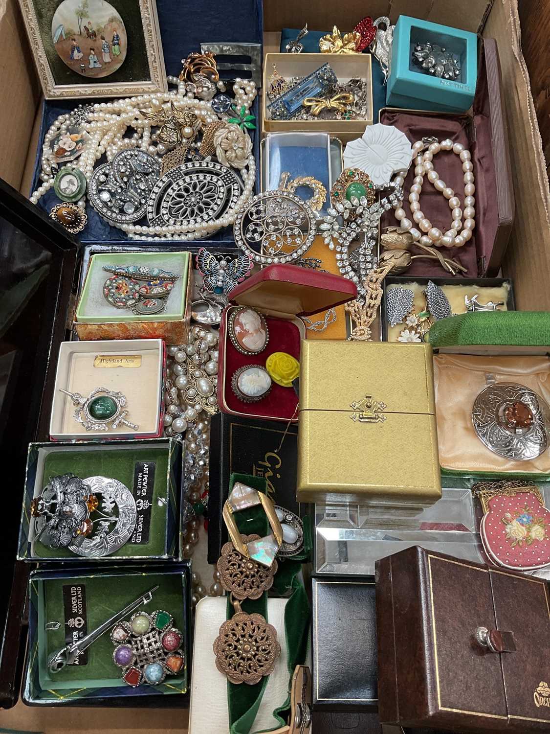 Lot 57 - Large collection of vintage costume jewellery including Scottish brooches, micro mosaic, jewellery boxes etc