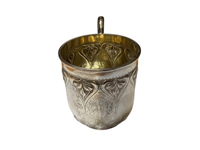Lot 118 - Art Nouveau silver cup with one handle and stylised leaf decoration (Sheffield 1903) 9cm overall height x 7cm rim diameter