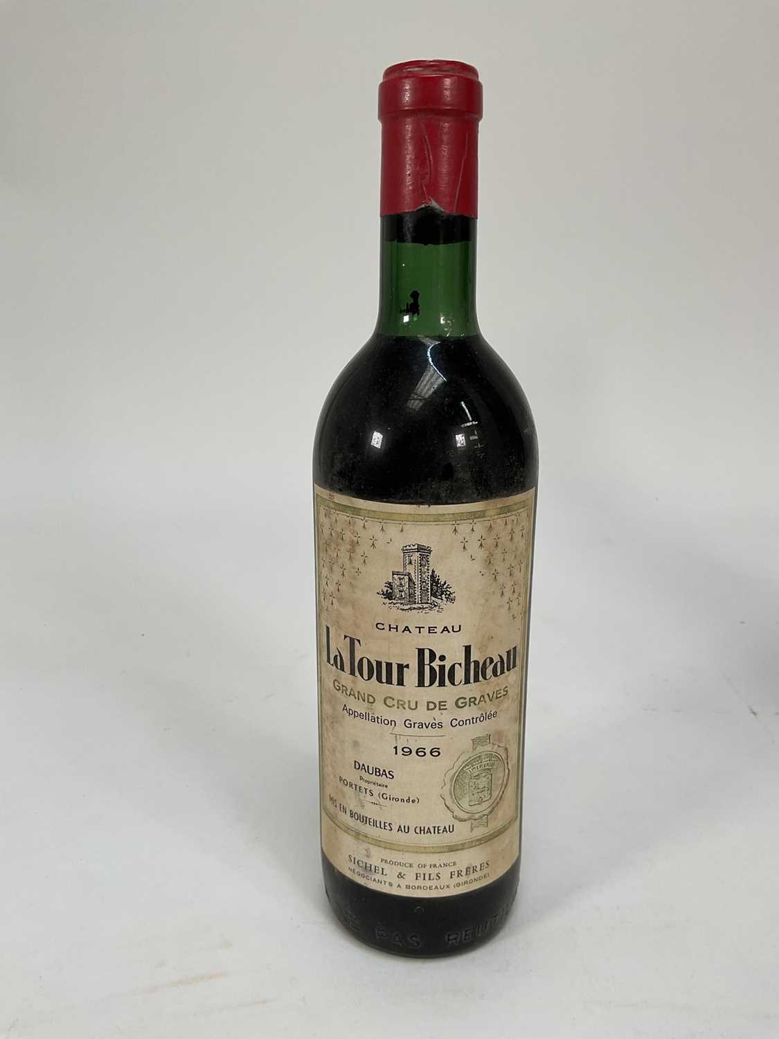 Lot 32 - One bottle, Chateau La Tour Bicheau 1966 Grand Cru de Graves