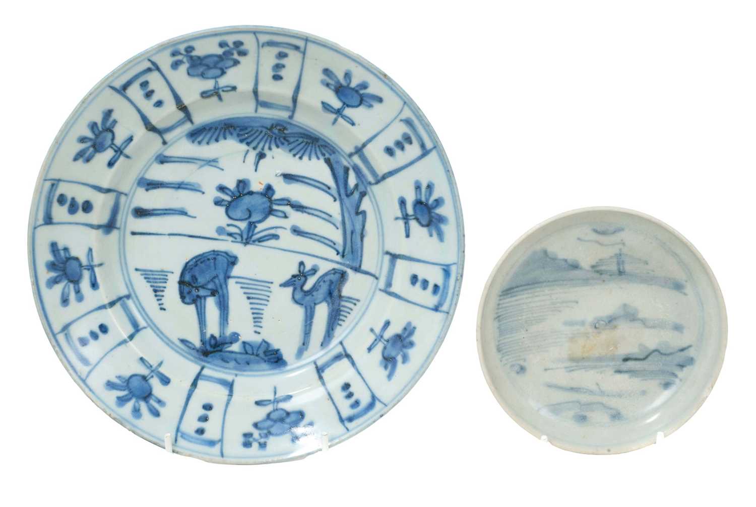 Lot 688 - Vung Tau cargo dish together with a Wanli cargo dish
