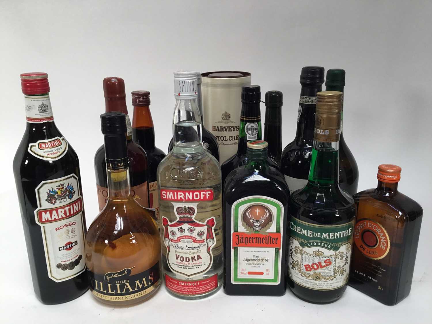 Lot 94 - Sixteen bottles, mixed to include liquors, port, Smirnoff vodka, sherry and others