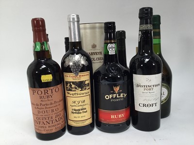 Lot 94 - Sixteen bottles, mixed to include liquors, port, Smirnoff vodka, sherry and others