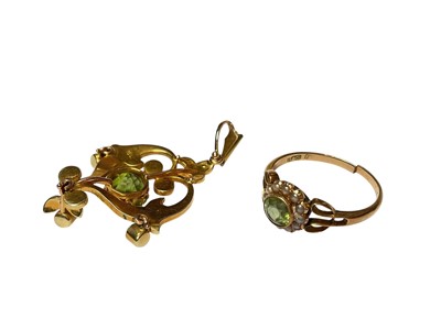 Lot 67 - Edwardian 15ct gold peridot and seed pearl open work pendant and similar 18ct gold ring (cut)